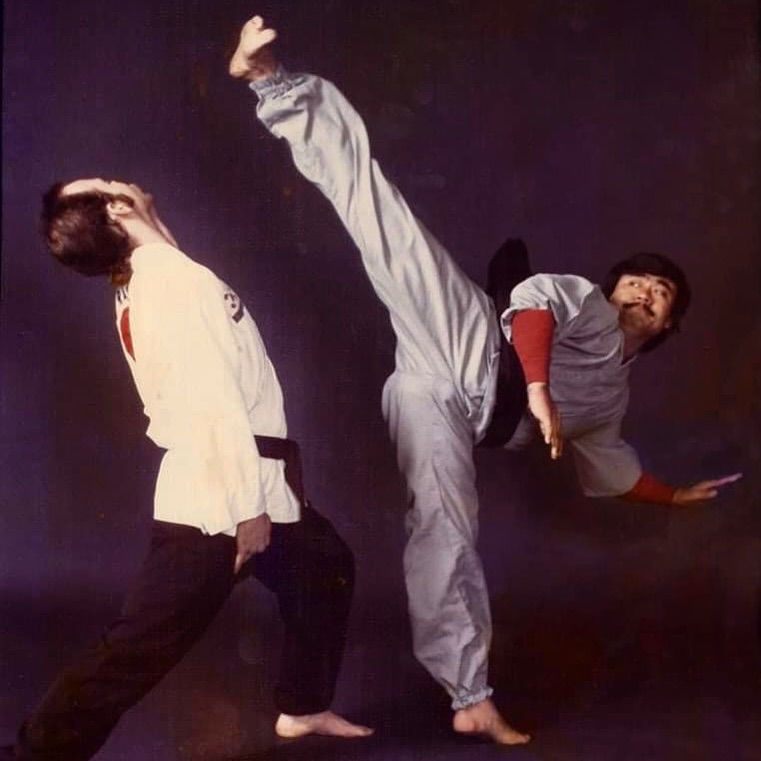 Hwa Rang Do Founder and Supreme Grandmaster Dr. Joo Bang Lee performing a heel-hook kick over the head of his opponent in the 1970s. 

*********************
𝙃𝙬𝙖 𝙍𝙖𝙣𝙜 𝘿𝙤® 𝙁𝙤𝙪𝙣𝙙𝙚𝙧 𝙎𝙪𝙥𝙧𝙚𝙢𝙚 𝙂𝙧𝙖𝙣𝙙𝙢𝙖𝙨𝙩𝙚𝙧 𝘿𝙧. 𝙅𝙤𝙤 𝘽𝙖𝙣𝙜 𝙇𝙚𝙚, 𝙖 𝙡𝙞𝙫𝙞𝙣𝙜 𝙡𝙚𝙜𝙚𝙣𝙙, 𝙘𝙪𝙧𝙧𝙚𝙣𝙩𝙡𝙮 𝙥𝙧𝙚𝙨𝙞𝙙𝙚𝙨 𝙖𝙣𝙙 𝙩𝙚𝙖𝙘𝙝𝙚𝙨 𝙖𝙩 𝙩𝙝𝙚 𝙒𝙤𝙧𝙡𝙙 𝙃𝙚𝙖𝙙𝙦𝙪𝙖𝙧𝙩𝙚𝙧𝙨 𝙞𝙣 𝙏𝙪𝙨𝙩𝙞𝙣, 𝘾𝙖𝙡𝙞𝙛𝙤𝙧𝙣𝙞𝙖! 

If you are serious about your martial arts training and want to learn from The Source of Hwa Rang Do® please contact: 

Email: whrda@hwarangdo.com 

Phone: +1 714-731-5425 

Dojang Location: 13762 Newport Ave, Ste 201, Tustin, CA, United States 

https://www.hwarangdohq.com/

#hwarang #hwarangdo #taesoodo #martialarts #korean #koreanmartialarts #kicks #dojoo #founder #legend #joobanglee #hq #hwarangdohq #화랑 #화랑도 #태수도 #도주 #이주방